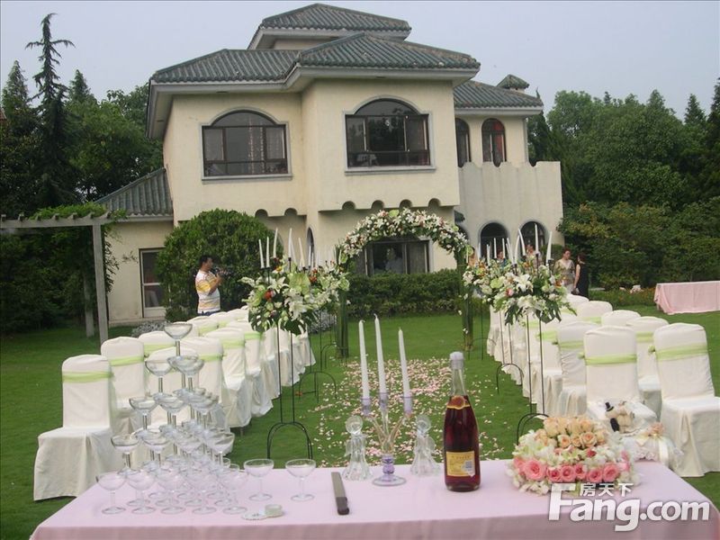 在哪,在哪里,在哪儿):上海市嘉定区南翔镇虹光路111号南翔绿谷别墅