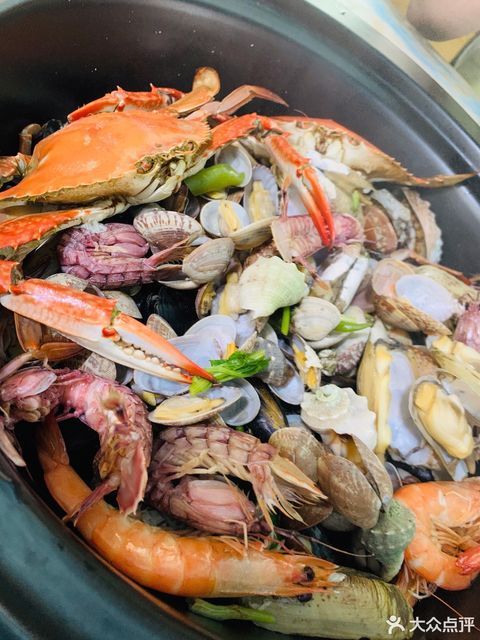 蒸汽清蒸海鲜锅图片