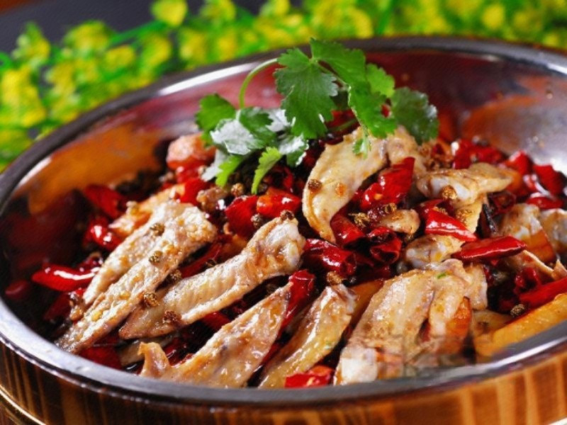 耙耳朵花甲米线