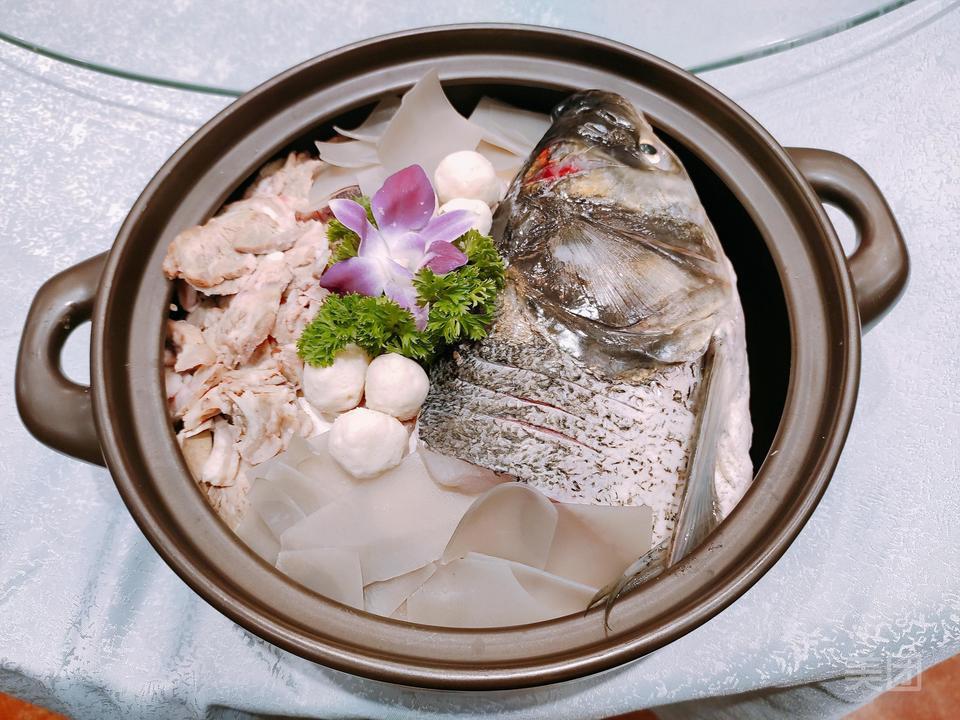 勾魂鱼咬羊图片