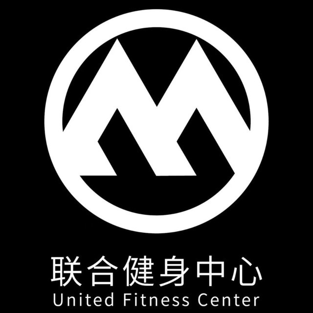 我和健身教练在健身房