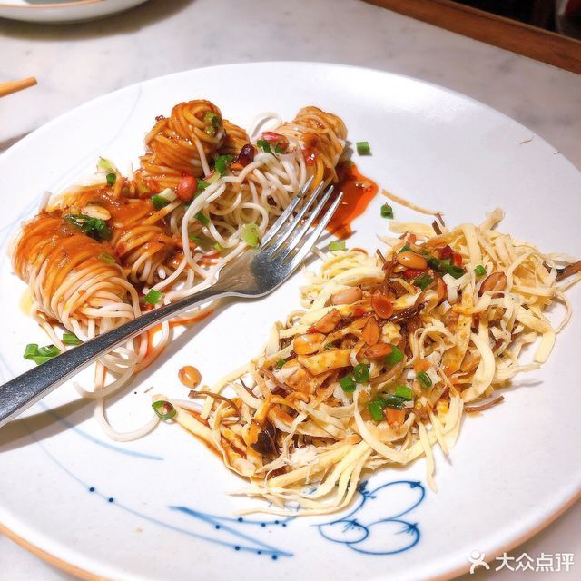 方脑壳鸡丝凉面图片