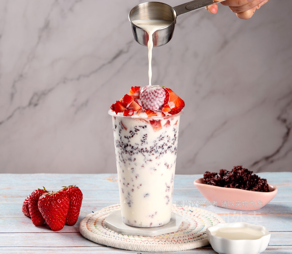 草莓酸奶紫米露图片