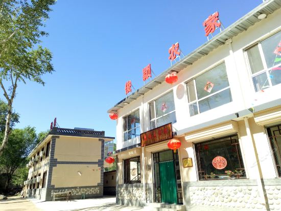 在哪里,在哪儿):保定市涞源县白石山镇插箭岭村景区路电话:红叶农家院