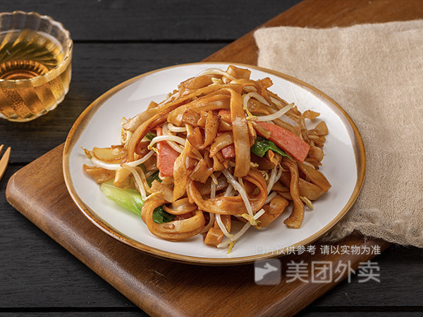 热狗鸡蛋炒河粉图片