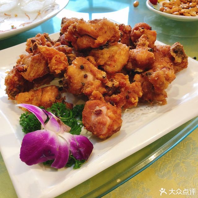 凉拌海蜇推荐菜:介绍:地址(在哪里):金岳酒楼位于淄博市博山区205国道