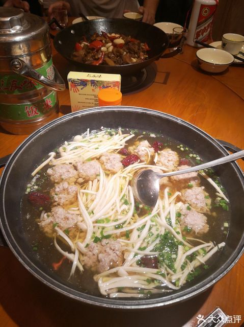 手剁肉丸锅图片