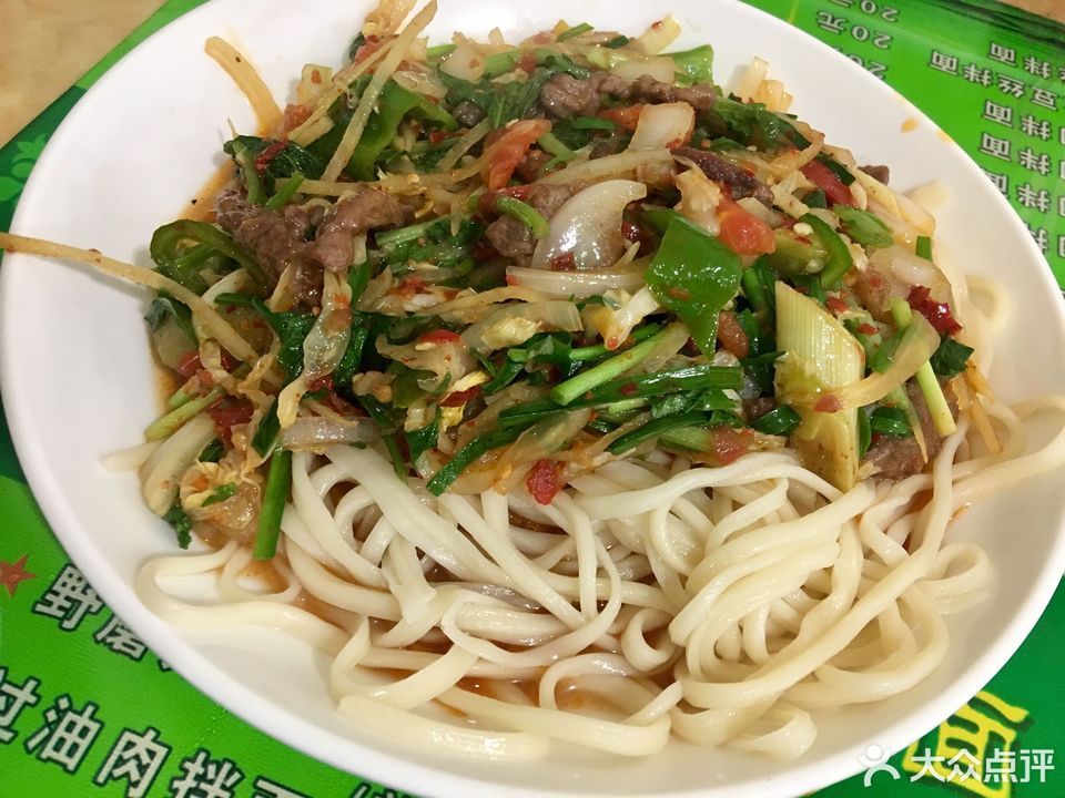 大杂烩拌面图片