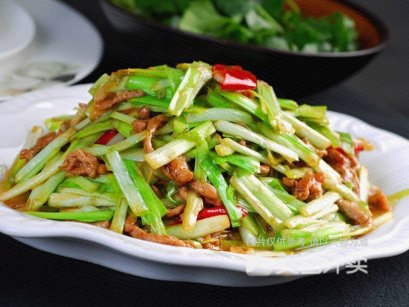 韭黄肉丝盖浇饭图片