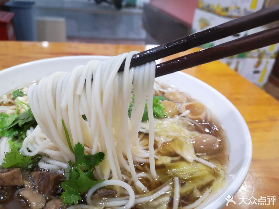 大碗牛肉米线图片