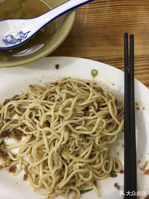 招牌牛肉拌面图片