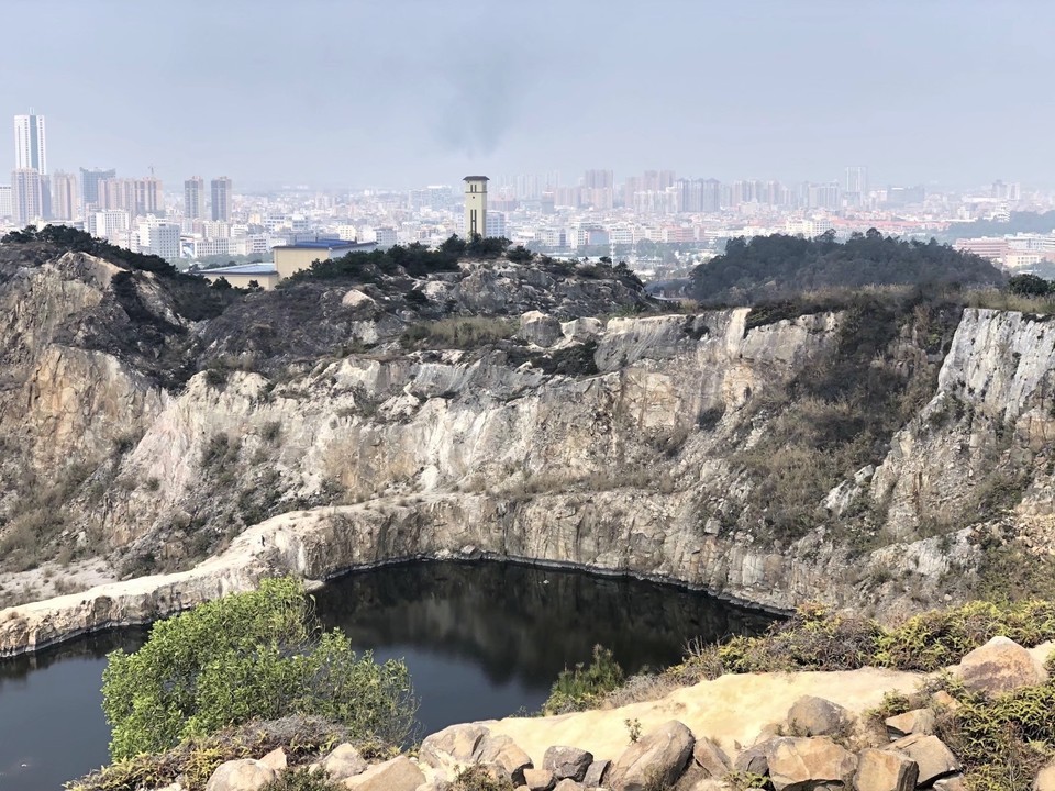 白石山采石场遗址图片