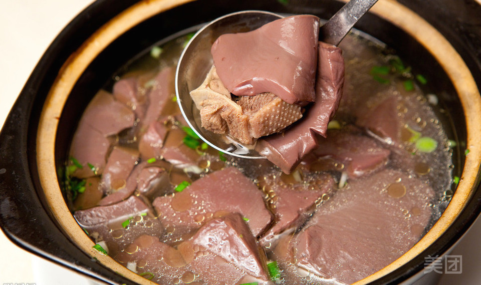 鹅血炖豆腐图片