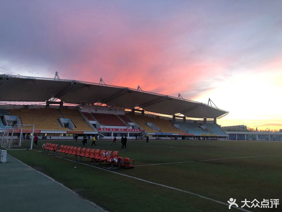 石化体育场图片