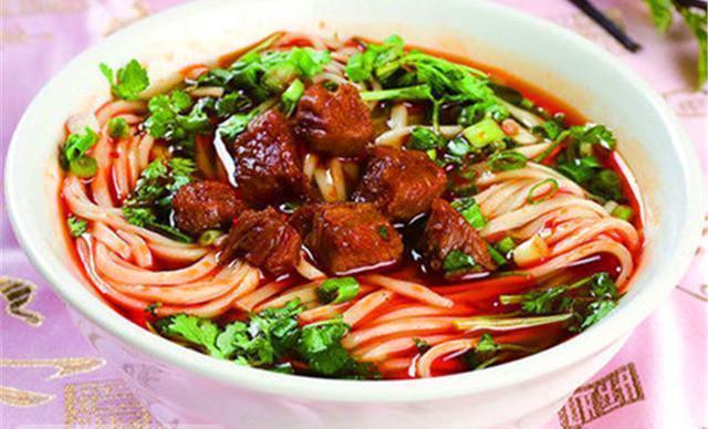 香辣卤肉面图片