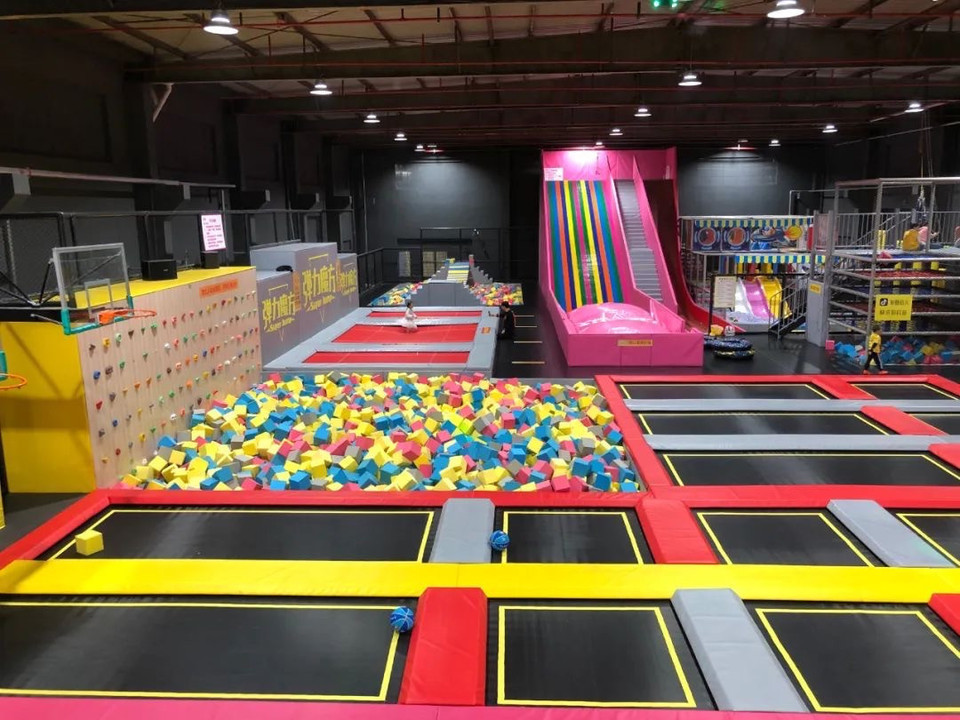失重地带蹦床公园