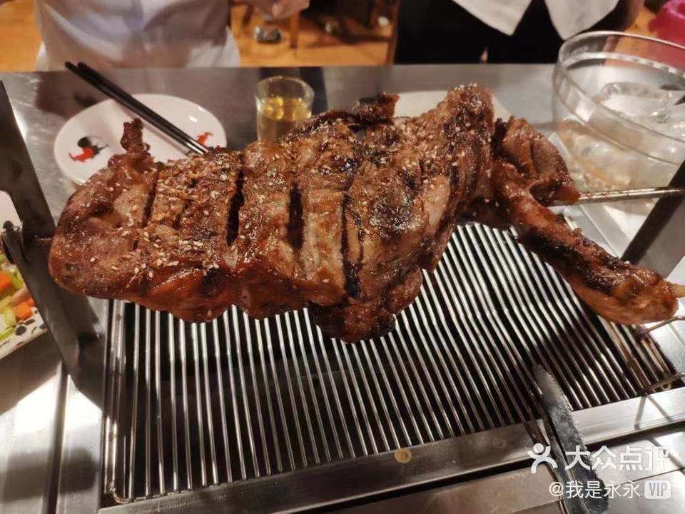 小山羊烧烤·烤羊腿· 烤羊排图片