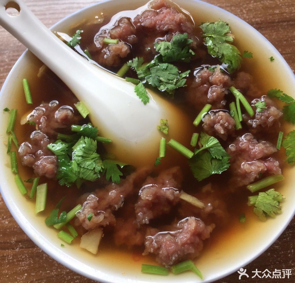 拌米糕推荐菜:介绍:地址(在哪里):柘一家牛肉丸位于宁德市柘荣县柳