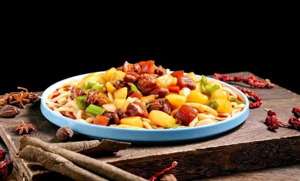 皇守义辣子鸡拌面图片