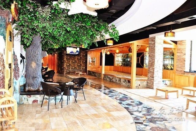 在哪儿):长春市朝阳区双德街道长春繁荣路5005号圣德拉菲休闲会馆电话