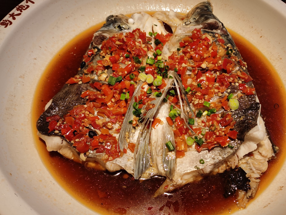 老坛泡椒蒸鱼头图片