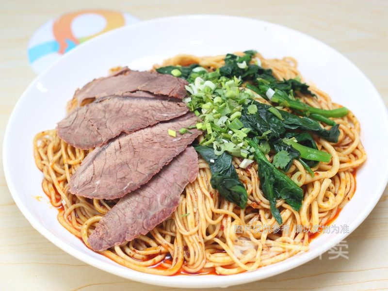 牛肉干拌面图片