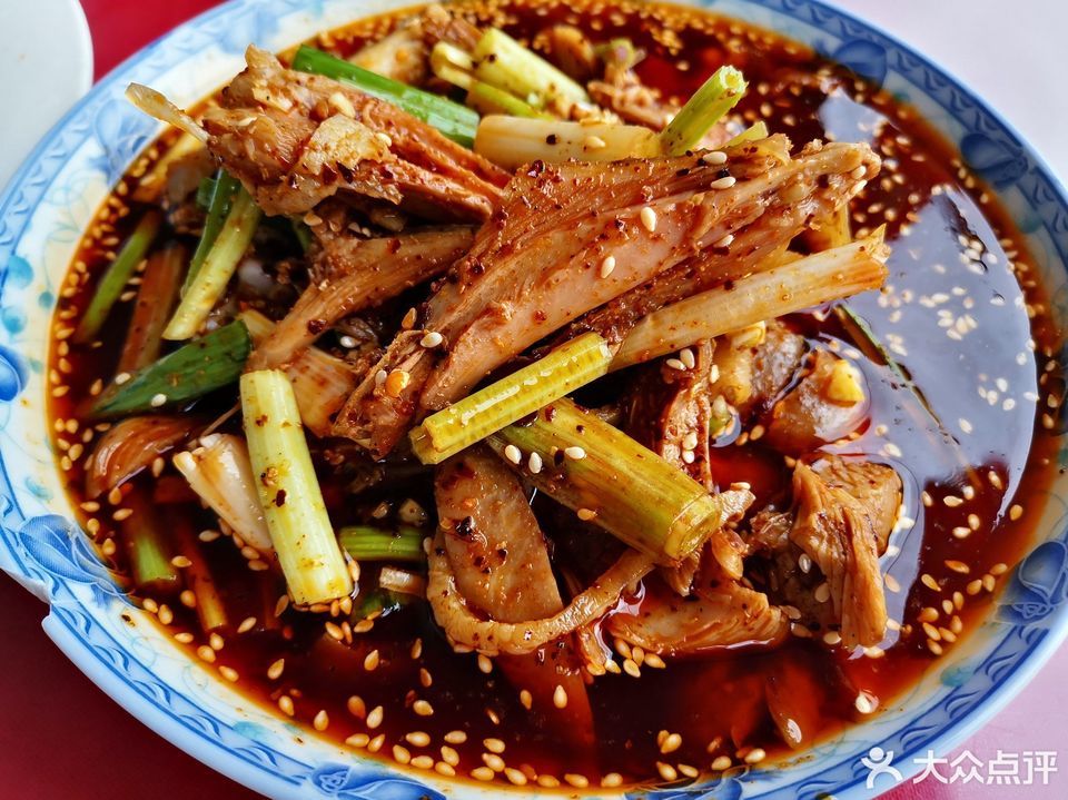 烧血旺盐煎肉推荐菜:地址(在哪里):王哥家常菜位于成都市郫都区唐昌镇