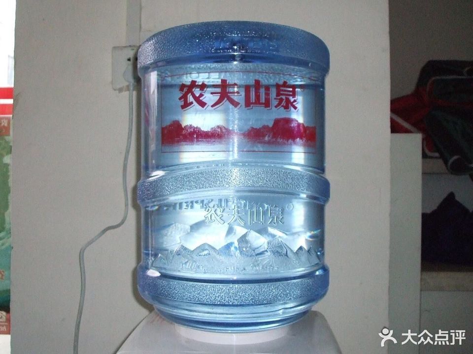 农夫山泉水站图片