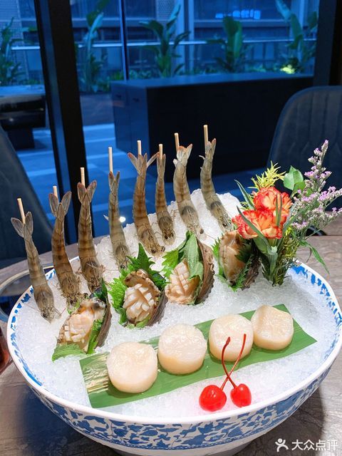 招牌鸭汤锅推荐菜:介绍:地址(在哪里):1718海鲜火锅(富闽店)位于福州