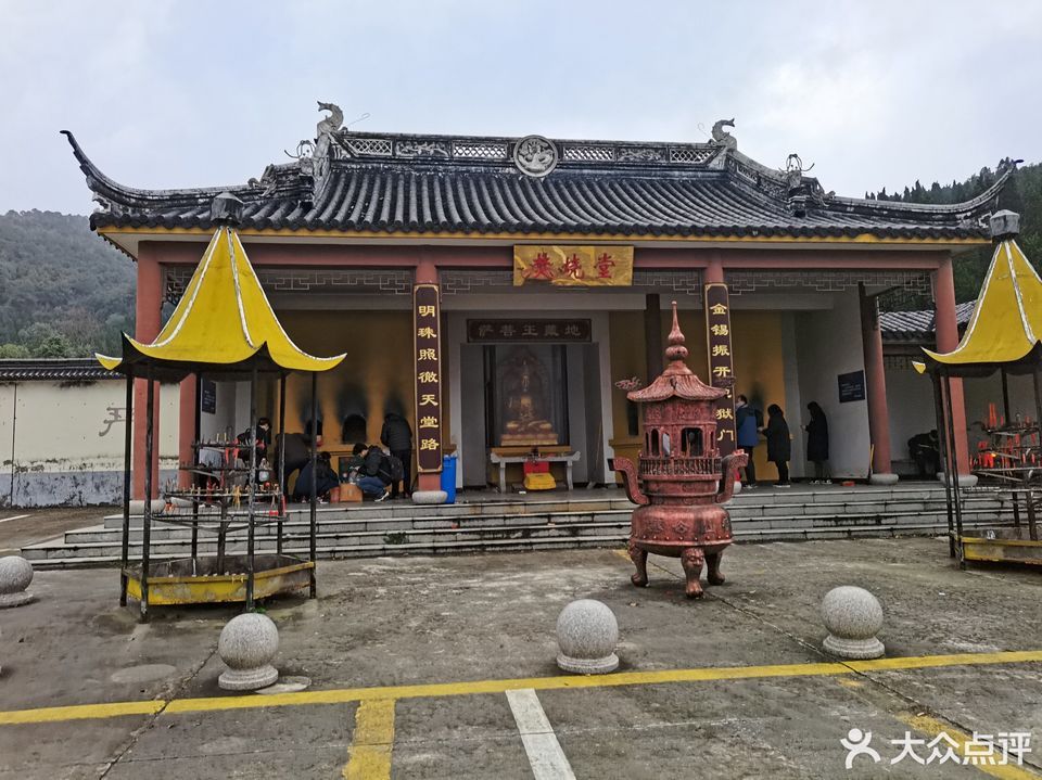 苏州市昆山市昆山开发区开发区仙鹤园仙鹤公墓包括:开发区仙鹤园,香山