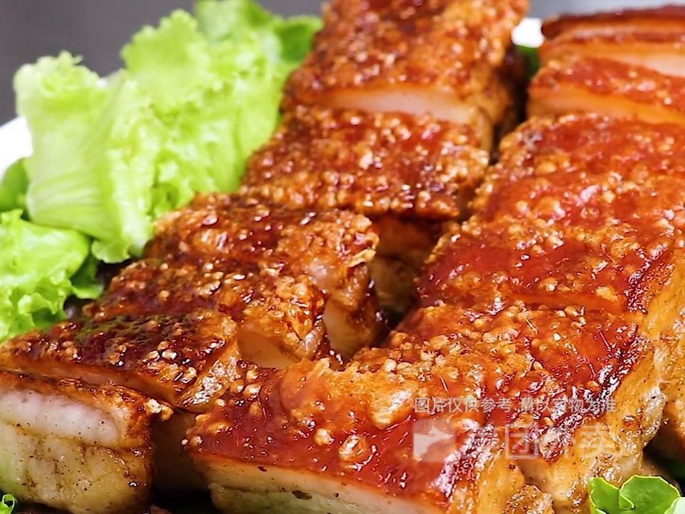现烤脆皮五花肉图片