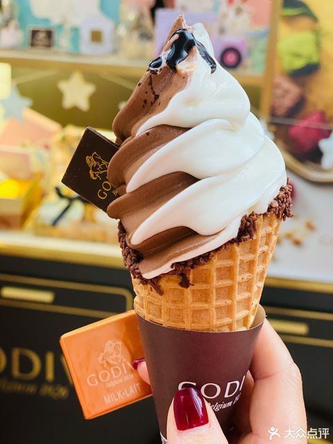 歌帝梵巧克力香草双味甜筒图片