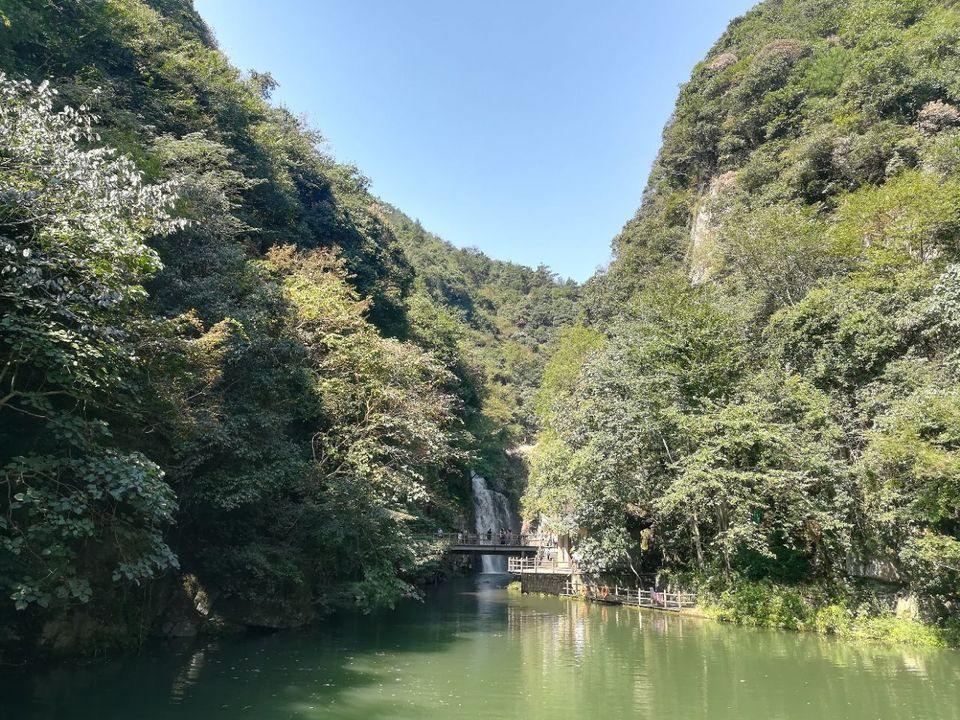 地址(在哪里):瑶溪大峡谷位于杭州市桐庐县合村乡介绍:标签:风景名胜