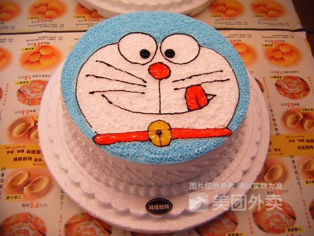 叮当猫水果蛋糕图片