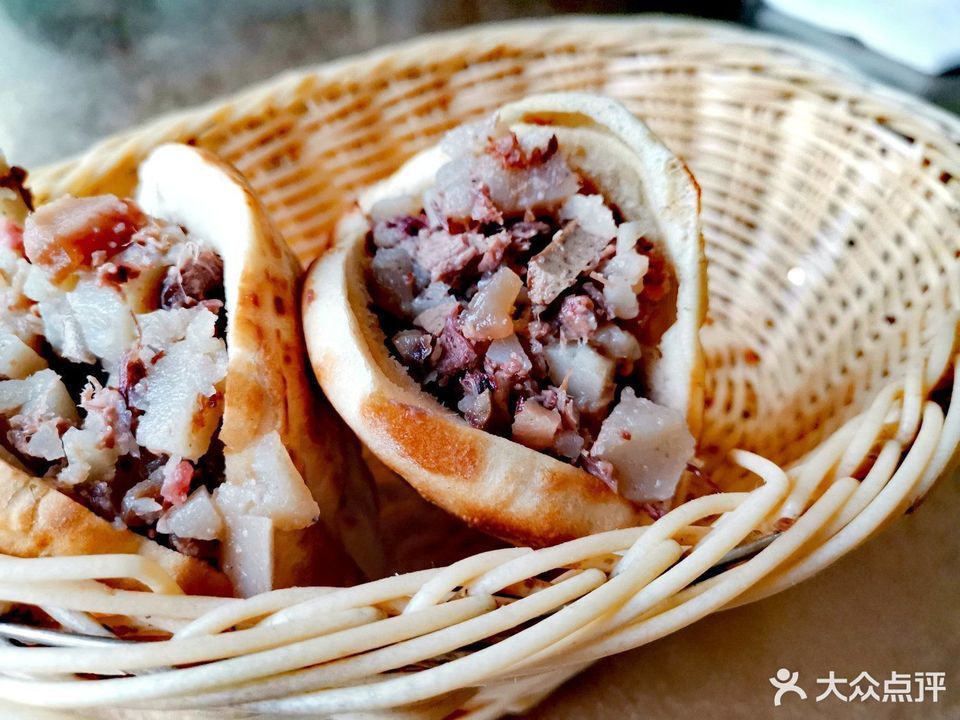 焖子驴肉火烧图片