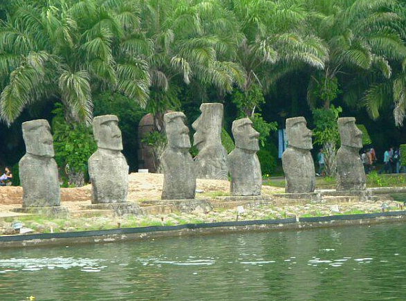 智利复活节岛巨人石像