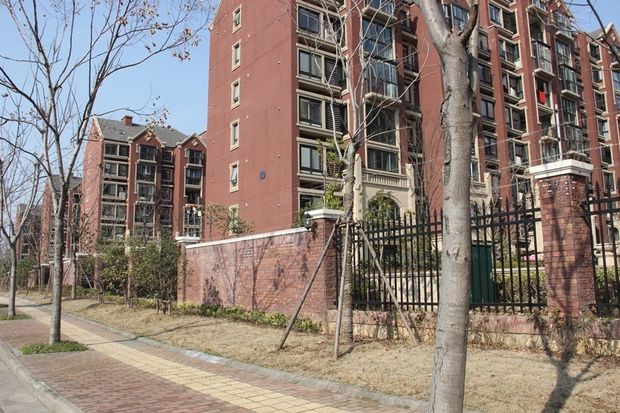 推荐菜:标签:住宅小区地名介绍:地址(在哪里):万科·红郡西岸位于镇江
