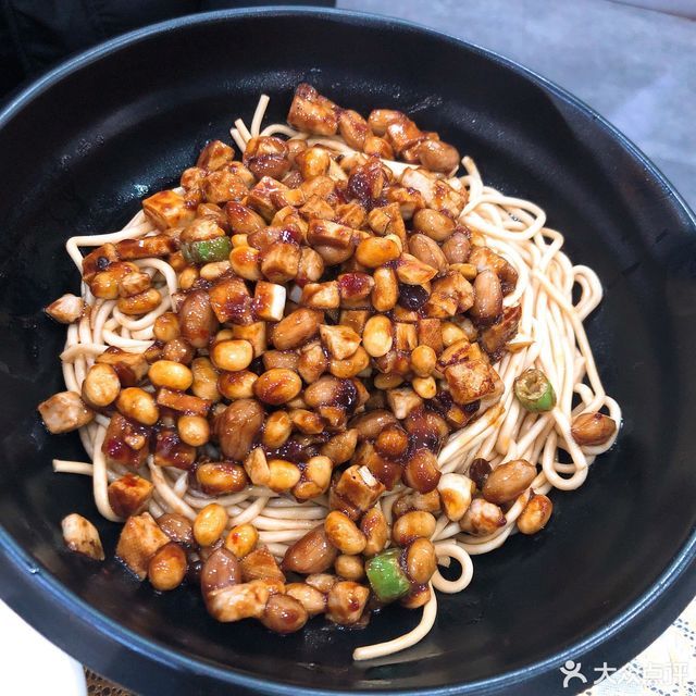 八宝酱丁捞面图片