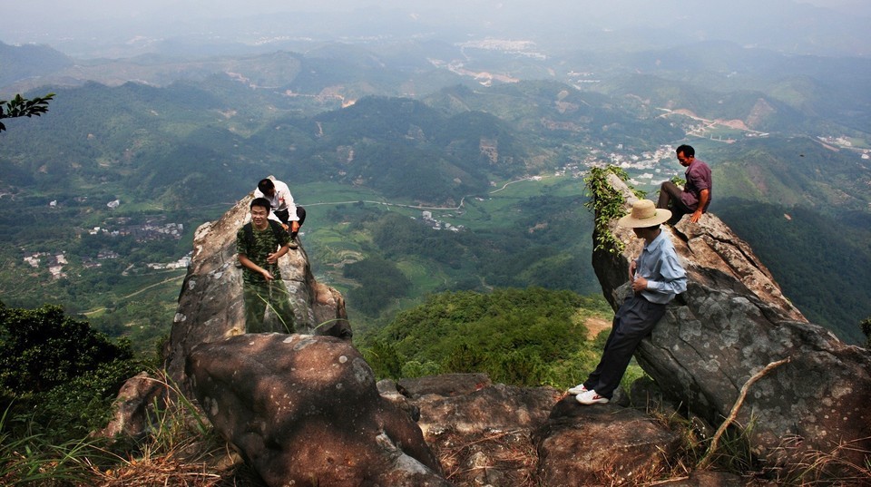 地址(在哪裡):石根山景區位於茂名市信宜市介紹:推薦菜:電話:評論