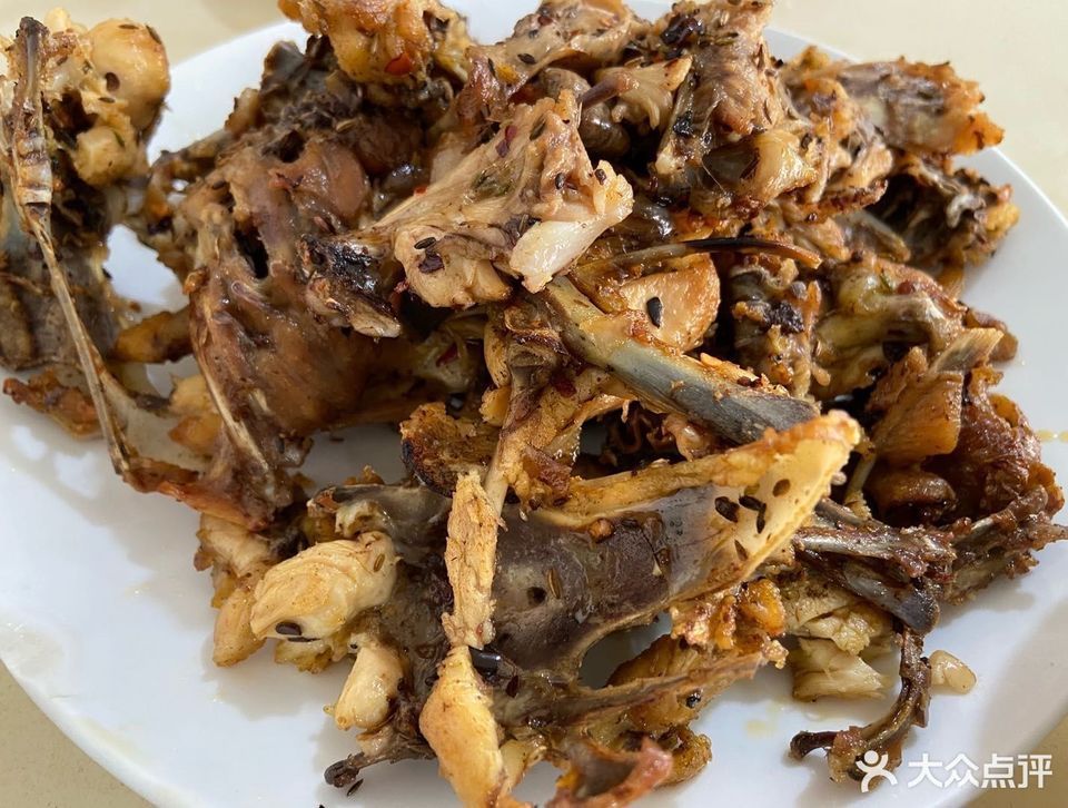 推荐菜:介绍:地址(在哪里):四季鸡架抻面馆(贵州路店)位于沈阳市沈北