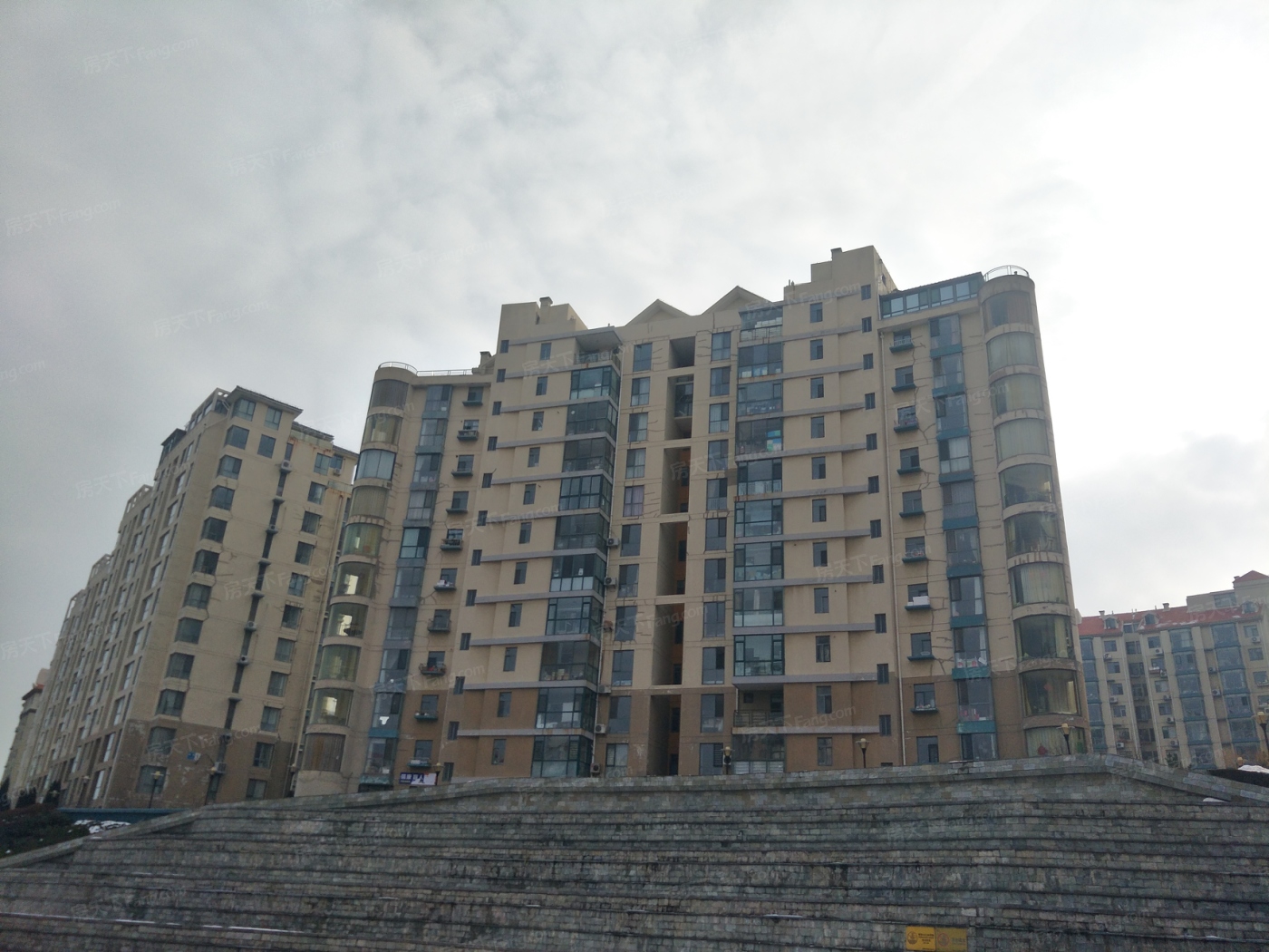 地址(在哪里):黄海城市花园位于烟台市莱山区滨海中路黄海置地广场西