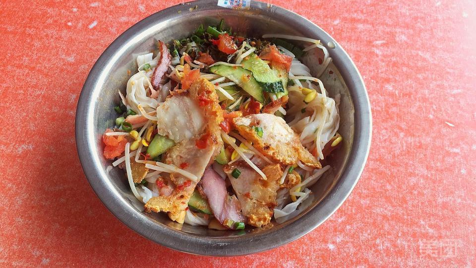 鲜肉粉桂林米粉推荐菜:介绍:地址(在哪里):卤水王位于河池市宜州区