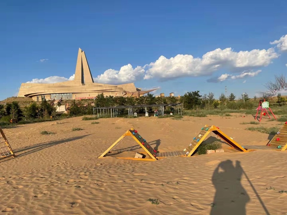 怎么走,在哪,在哪里,在哪儿):银川市灵武市宁东镇灵武恐龙博物馆附近