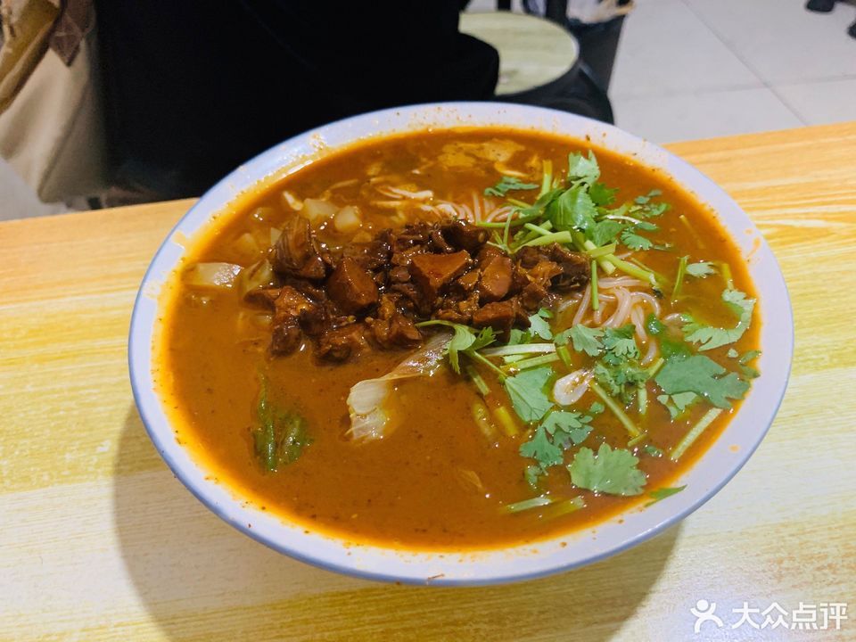 推荐菜:地址(在哪里):胡师傅米线店位于临汾市尧都区平阳南街三角巷3