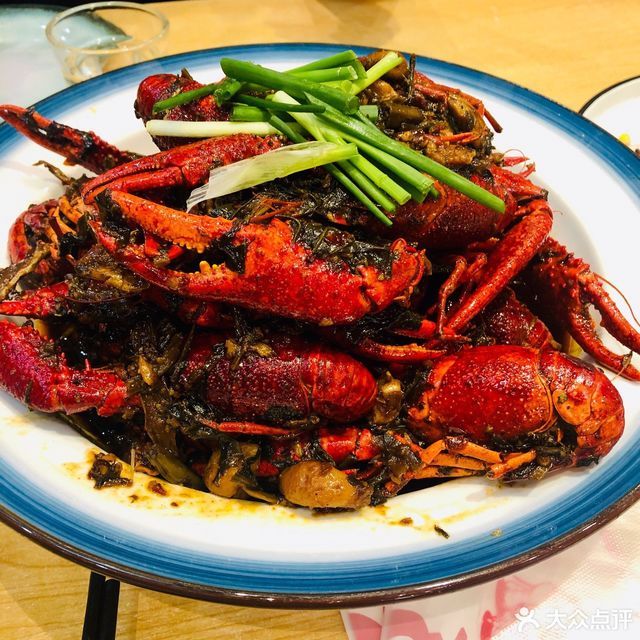 水淹菜红烧小龙虾图片