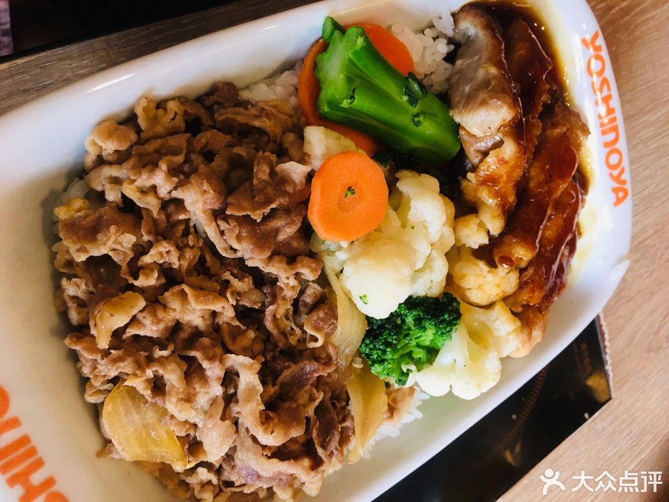 金枪鱼土豆泥招牌牛肉饭推荐菜:介绍:地址(在哪里):吉野家(亿方大厦店