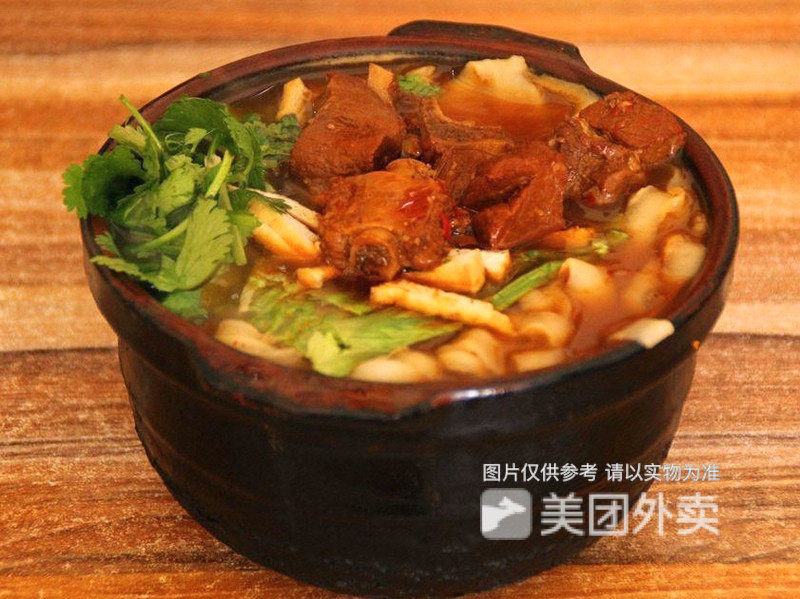 鸡块砂锅面图片