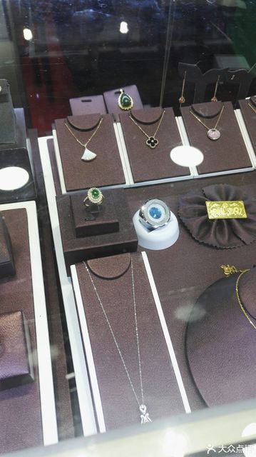 在哪里,在哪儿):天津市和平区劝业场街道新华路24号品玉缘首饰加工