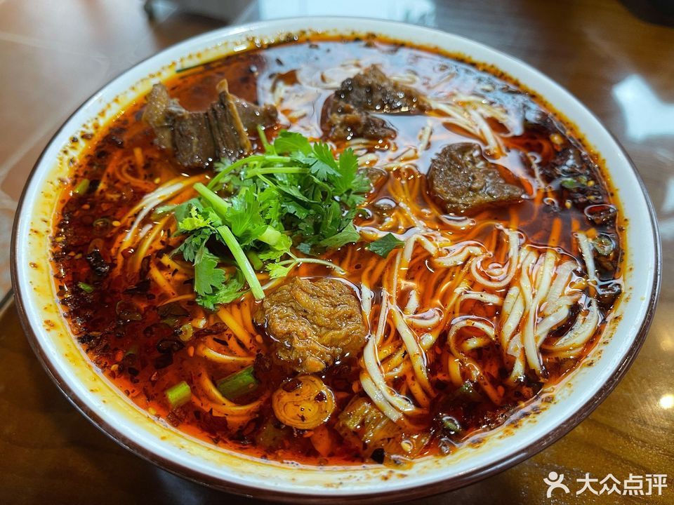 牛肉面干拌图片