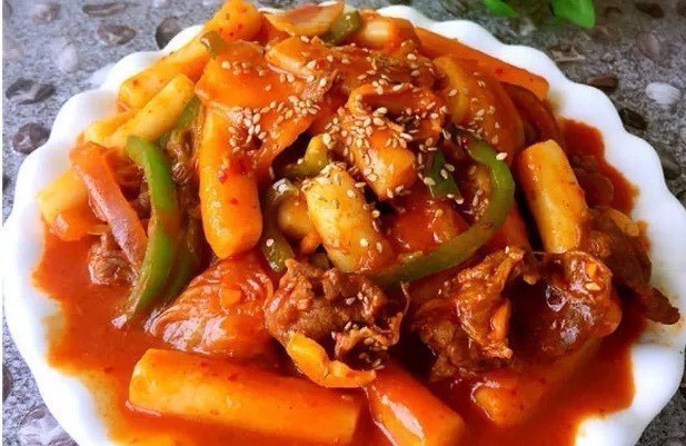 酱香鸡炒年糕图片
